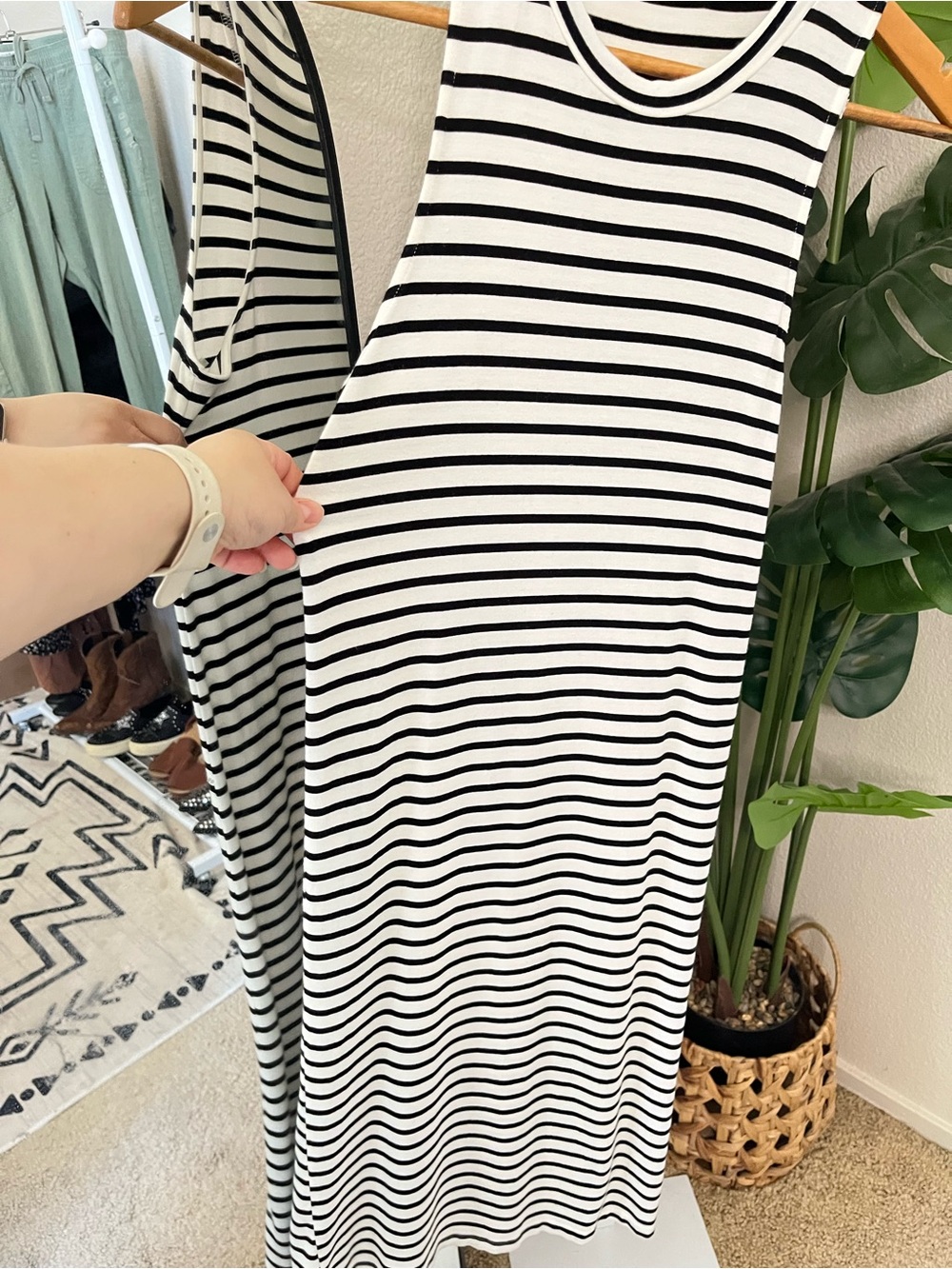 🤍🖤 Black White Striped Sleeveless Maxi Dress Medium | Casual Stretch Tank Dress - Picture 4 of 7